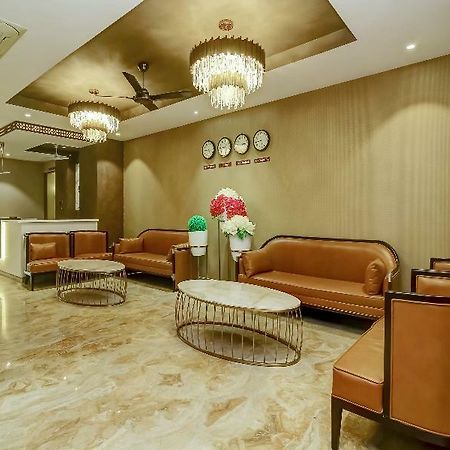Capital O 28086 Sindhura Grand 호텔 하이데라바드 외부 사진