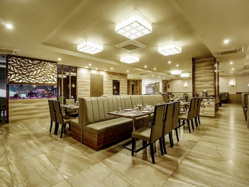 Capital O 28086 Sindhura Grand 호텔 하이데라바드 외부 사진