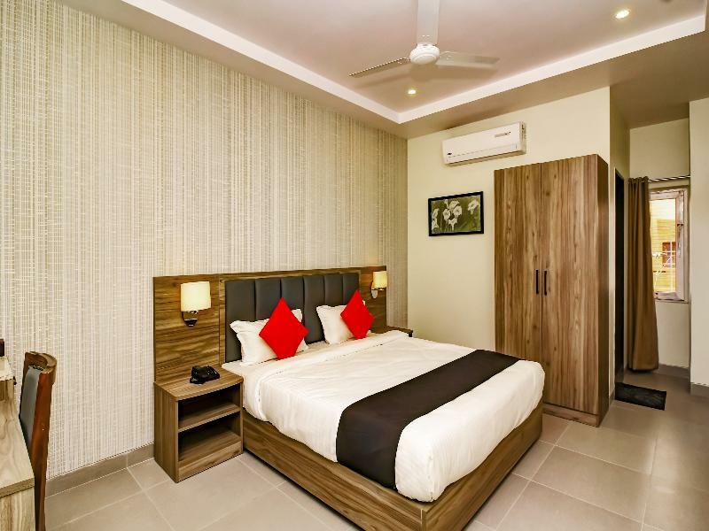 Capital O 28086 Sindhura Grand 호텔 하이데라바드 외부 사진