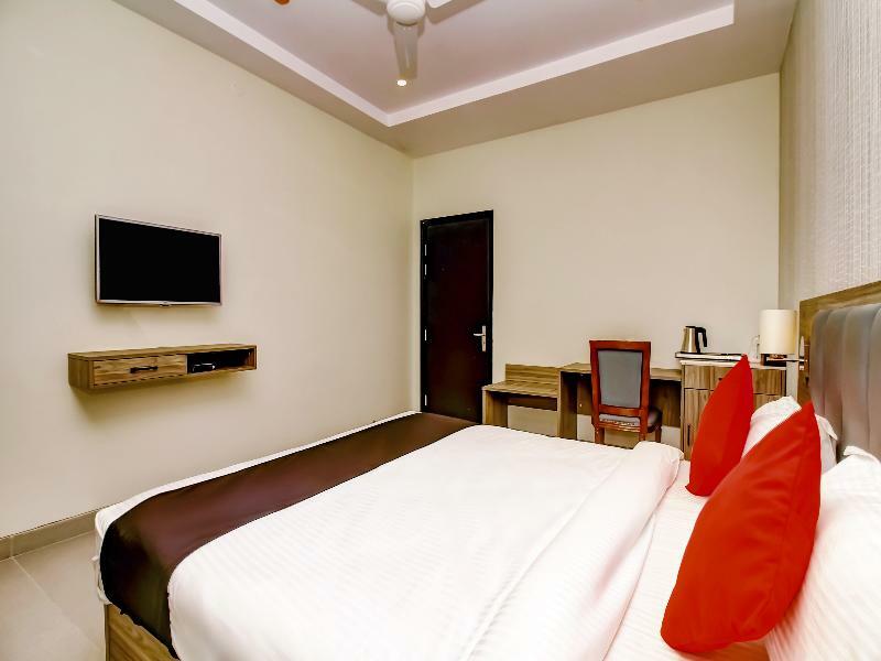 Capital O 28086 Sindhura Grand 호텔 하이데라바드 외부 사진